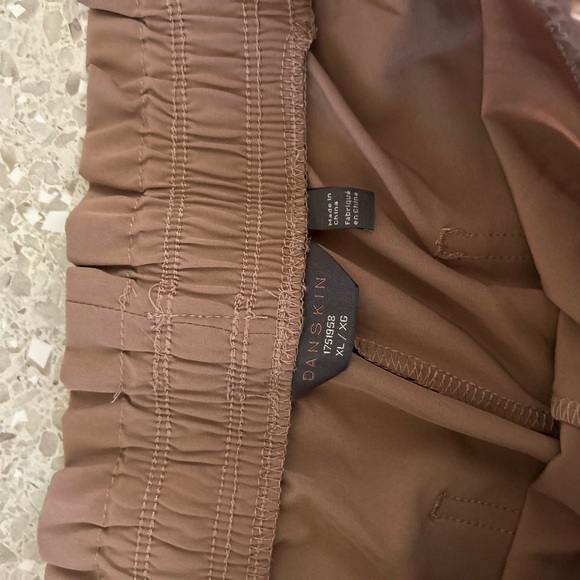 NWT XL DANSKIN PAPERBAG SHORT
INSEAM 4inch
COLOR ANTLER - Picture 12 of 14